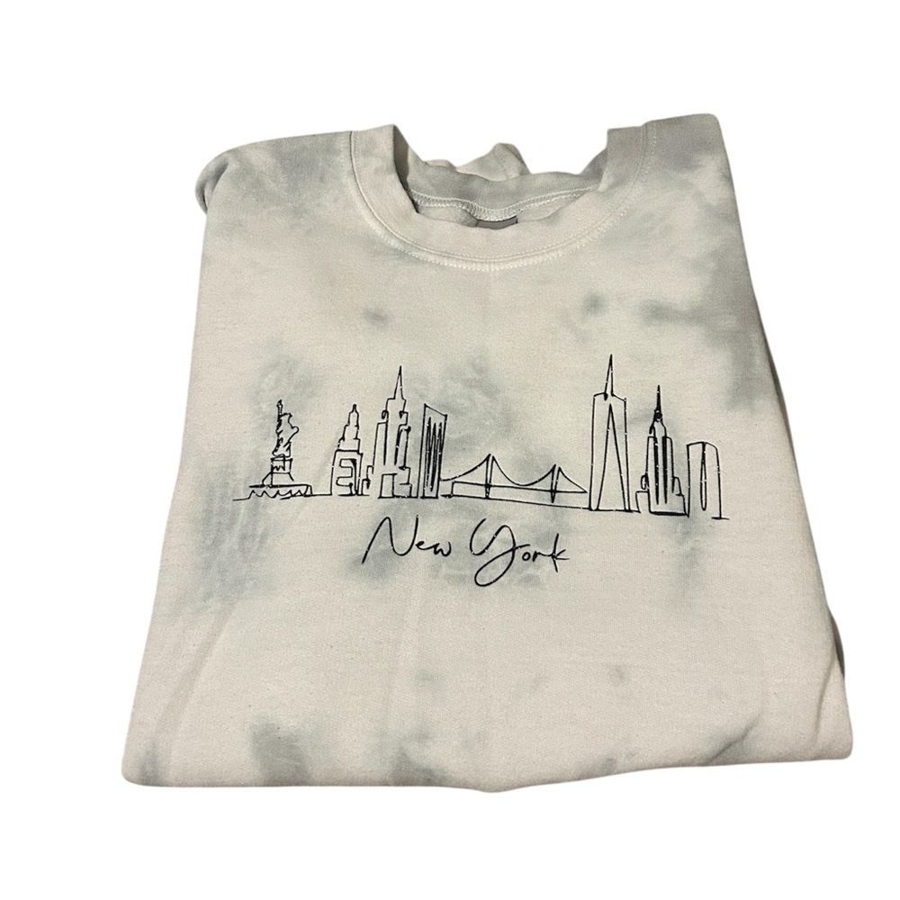 New York Skyline Graphic Sweatshirt